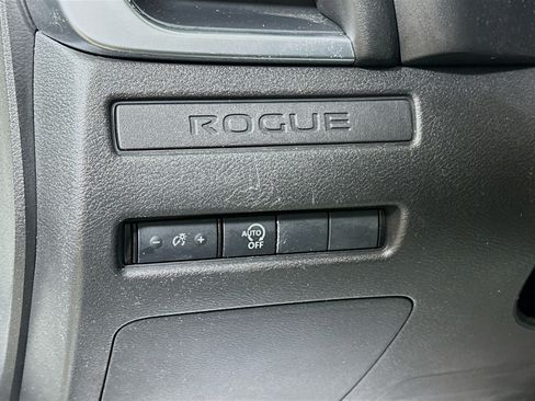 Used 2023 Nissan Rogue S image 10