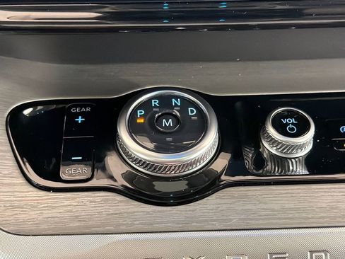 Used 2025 Ford Expedition Max Platinum w/ Driver's Package image 32