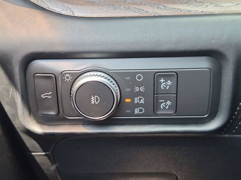Used 2020 Ford Explorer Platinum w/ Premium Technology Package AWD/4WD image 17