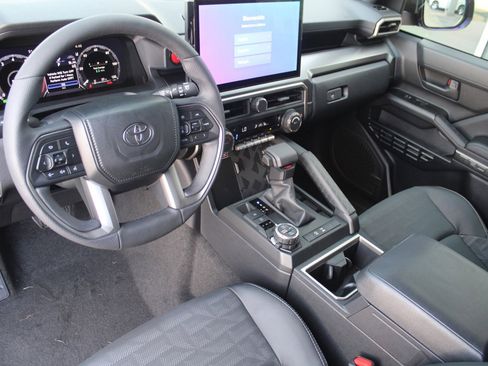 Used 2025 Toyota 4Runner TRD Off-Road Premium image 2