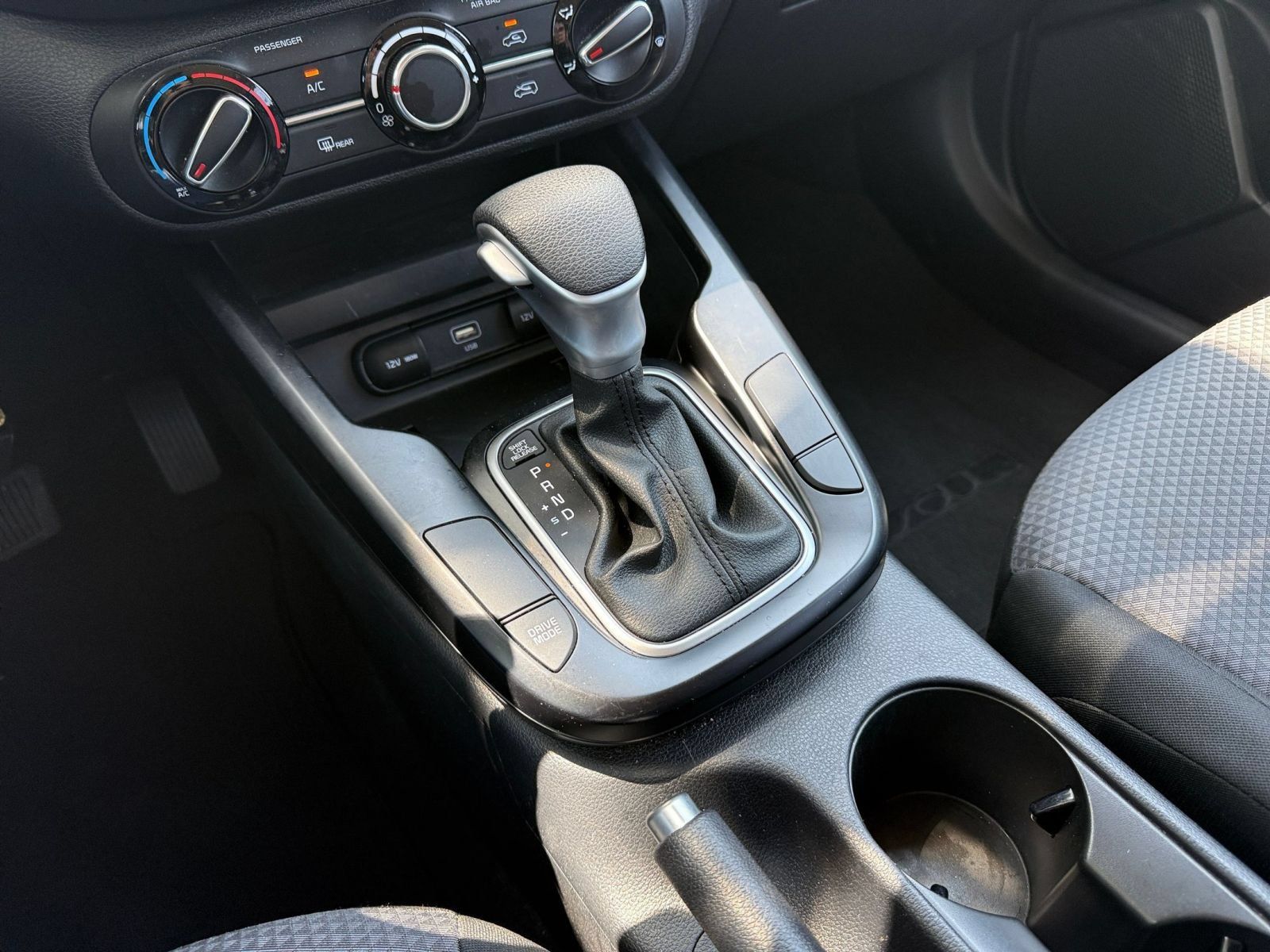 Used 2025 Kia Soul LX w/ LX Technology Package FWD image 40