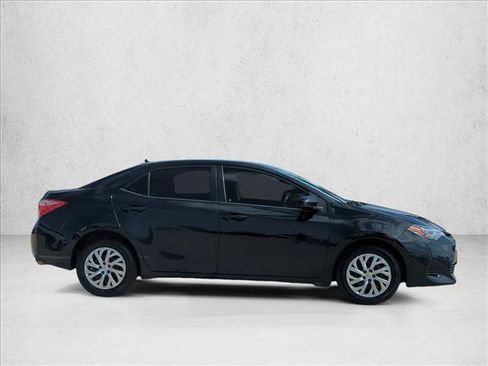 Used 2017 Toyota Corolla LE image 4