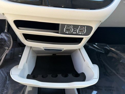 Used 2023 Chrysler Pacifica Touring-L FWD image 22