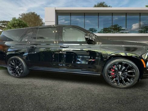 New 2026 Cadillac Escalade ESV V AWD/4WD image 3