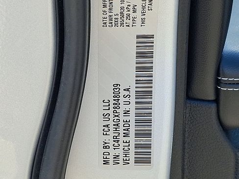 Used 2023 Jeep Grand Cherokee Altitude AWD/4WD image 28