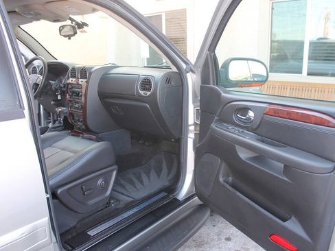 Used 2005 GMC Envoy XL SLT RWD image 25
