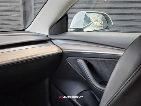 Used 2022 Tesla Model 3 Long Range AWD/4WD image 18