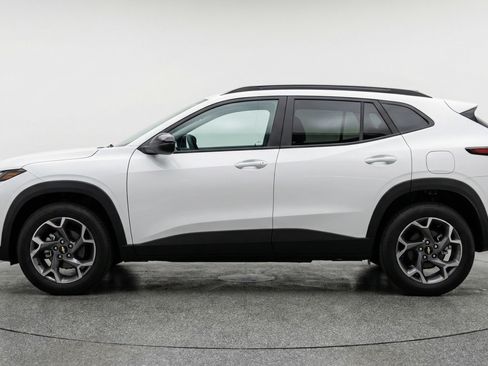 Used 2025 Chevrolet Trax LT w/ LT Convenience Package FWD image 5