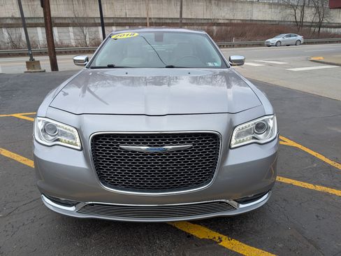 Used 2018 Chrysler 300 Limited image 2