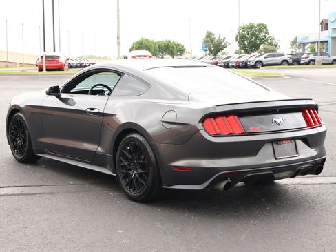 Used 2017 Ford Mustang Coupe image 5