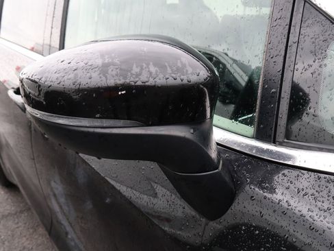 Used 2023 Chrysler Pacifica Touring-L FWD image 11