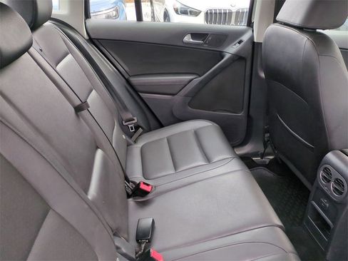 Used 2017 Volkswagen Tiguan S image 34