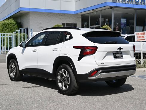 New 2026 Chevrolet Trax LT w/ LPO, Blackout Package image 6