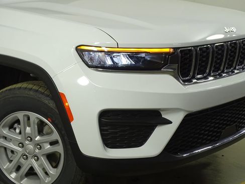 New 2025 Jeep Grand Cherokee Laredo image 38