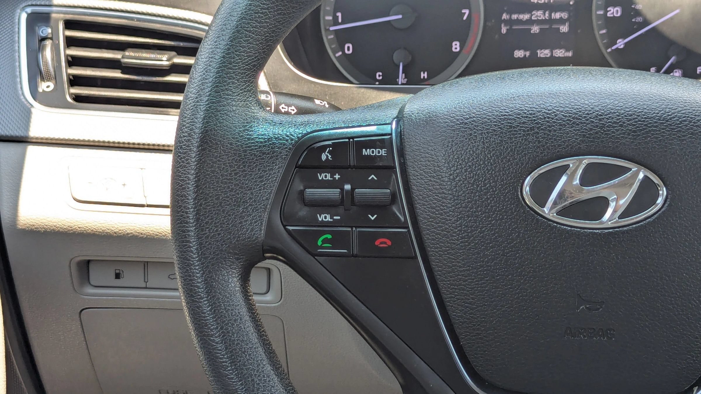 Used 2015 Hyundai Sonata SE FWD image 17