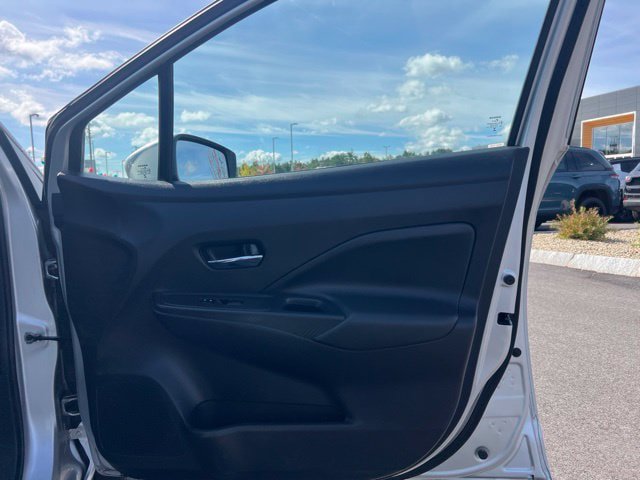 Used 2024 Nissan Versa SV FWD image 11