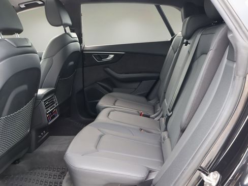 Used 2019 Audi Q8 Prestige w/ Luxury Package AWD/4WD image 12