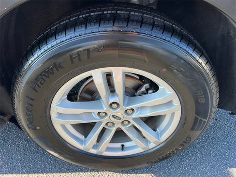 Used 2022 Ford Explorer XLT image 20