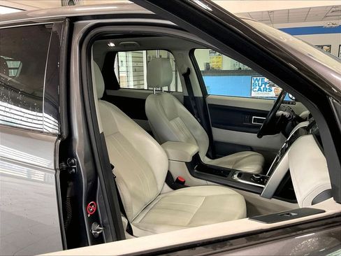 Used 2019 Land Rover Discovery Sport HSE AWD/4WD image 11
