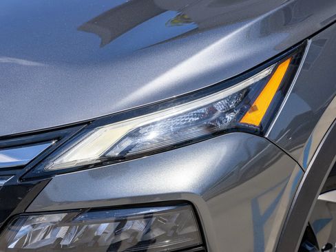 Used 2024 Nissan Rogue SV AWD/4WD image 9