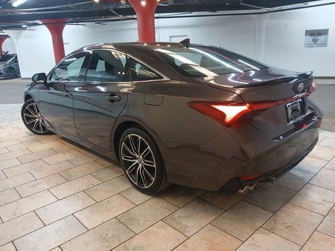Used 2019 Toyota Avalon XSE image 4