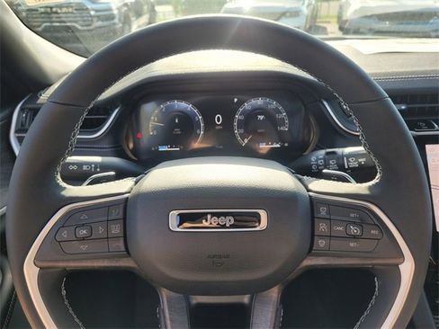 New 2025 Jeep Grand Cherokee Limited w/ Luxury Tech Group II image 27