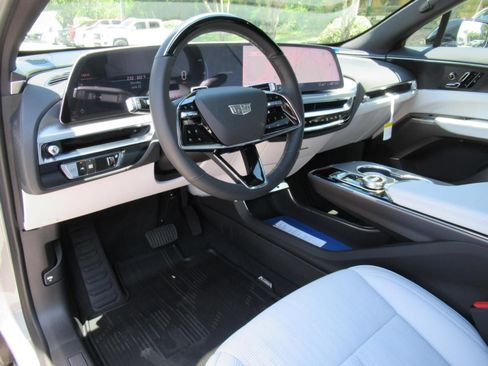 New 2026 Cadillac Lyriq Luxury RWD image 17