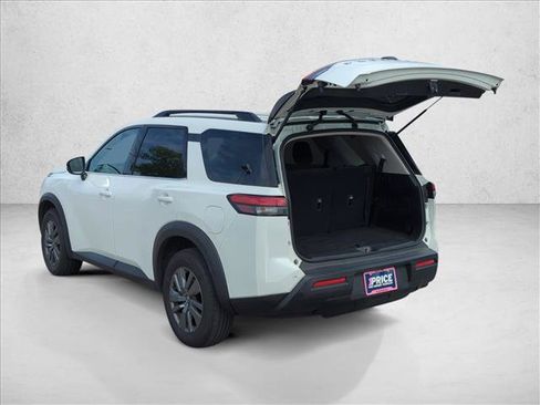 Used 2024 Nissan Pathfinder SV AWD/4WD image 10
