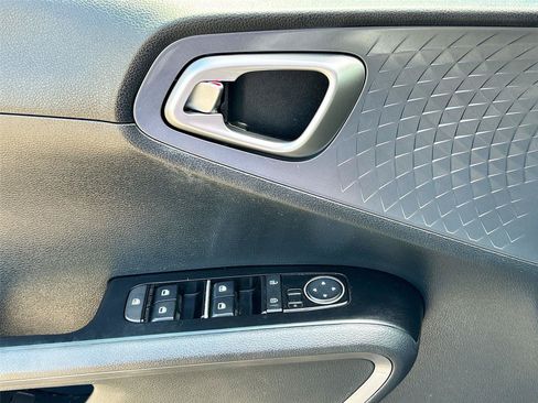 Used 2021 Kia Soul S FWD image 17
