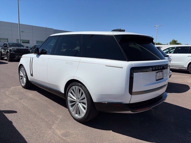 Used 2025 Land Rover Range Rover SE AWD/4WD image 2