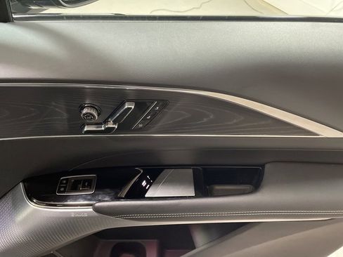 Used 2024 Cadillac Lyriq Luxury image 16