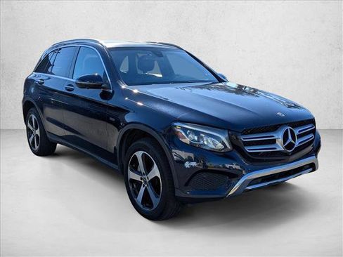 Used 2019 Mercedes-Benz GLC 350e 4MATIC image 3