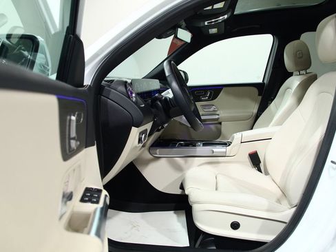 Certified 2025 Mercedes-Benz GLB 250 4MATIC image 4