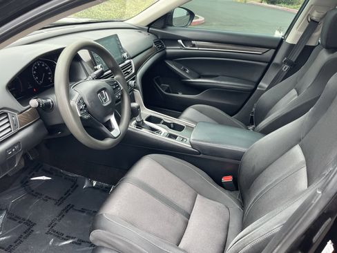 Used 2018 Honda Accord EX image 9