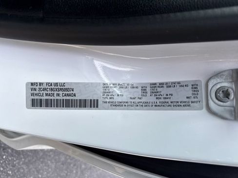 Used 2025 Chrysler Pacifica Select FWD image 17
