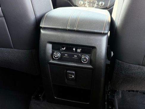 Used 2021 Chevrolet Traverse LT image 26