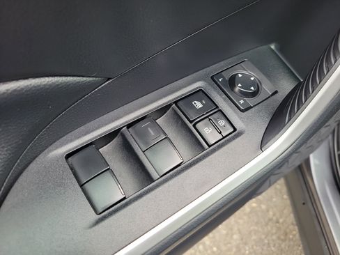 Used 2019 Toyota RAV4 LE image 20