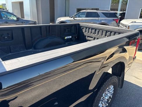 Used 2022 Ford F350 XLT w/ XLT Premium Package AWD/4WD image 12