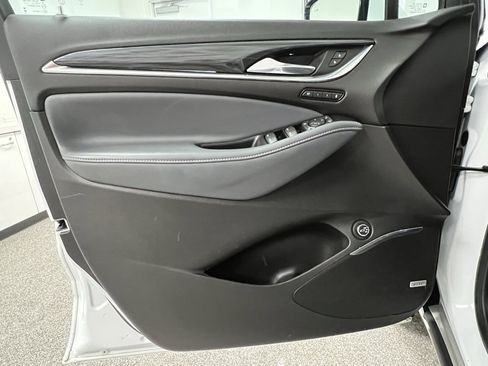 Used 2024 Buick Enclave Premium image 24