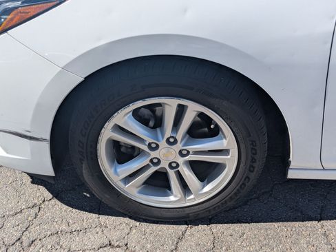 Used 2017 Chevrolet Cruze LT FWD image 13