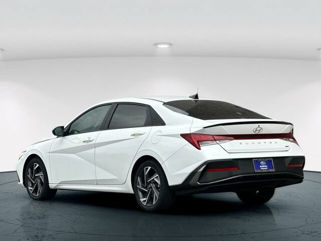 Used 2025 Hyundai Elantra SEL FWD image 4