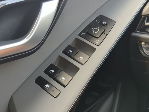 New 2025 Kia Niro EX image 21