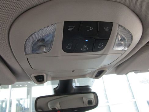 Used 2023 Chrysler Pacifica Limited image 43