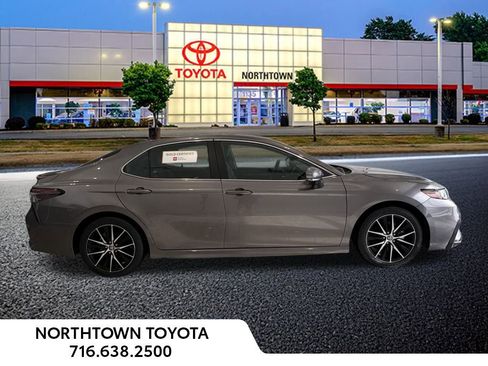 Used 2024 Toyota Camry SE image 36