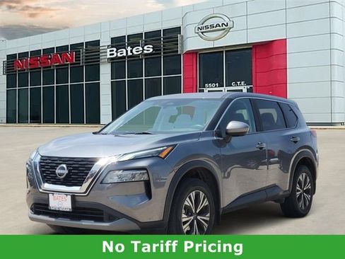 Used 2023 Nissan Rogue SV FWD image 2