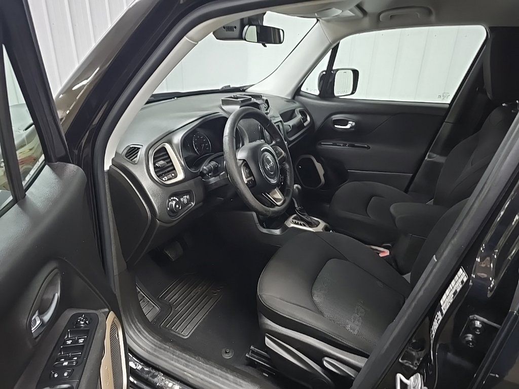 Used 2016 Jeep Renegade Latitude w/ Cold Weather Group AWD/4WD image 28
