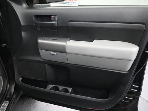 Used 2011 Toyota Tundra 4x4 CrewMax image 13