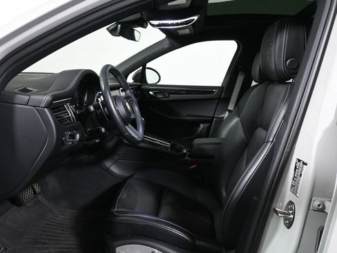 Used 2025 Porsche Macan Turbo AWD/4WD image 5