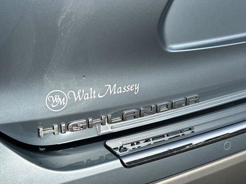 Used 2023 Toyota Highlander Platinum AWD/4WD image 5