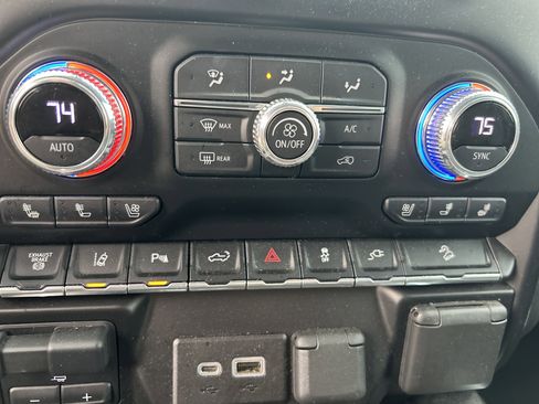 Used 2022 GMC Sierra 2500 Denali image 28